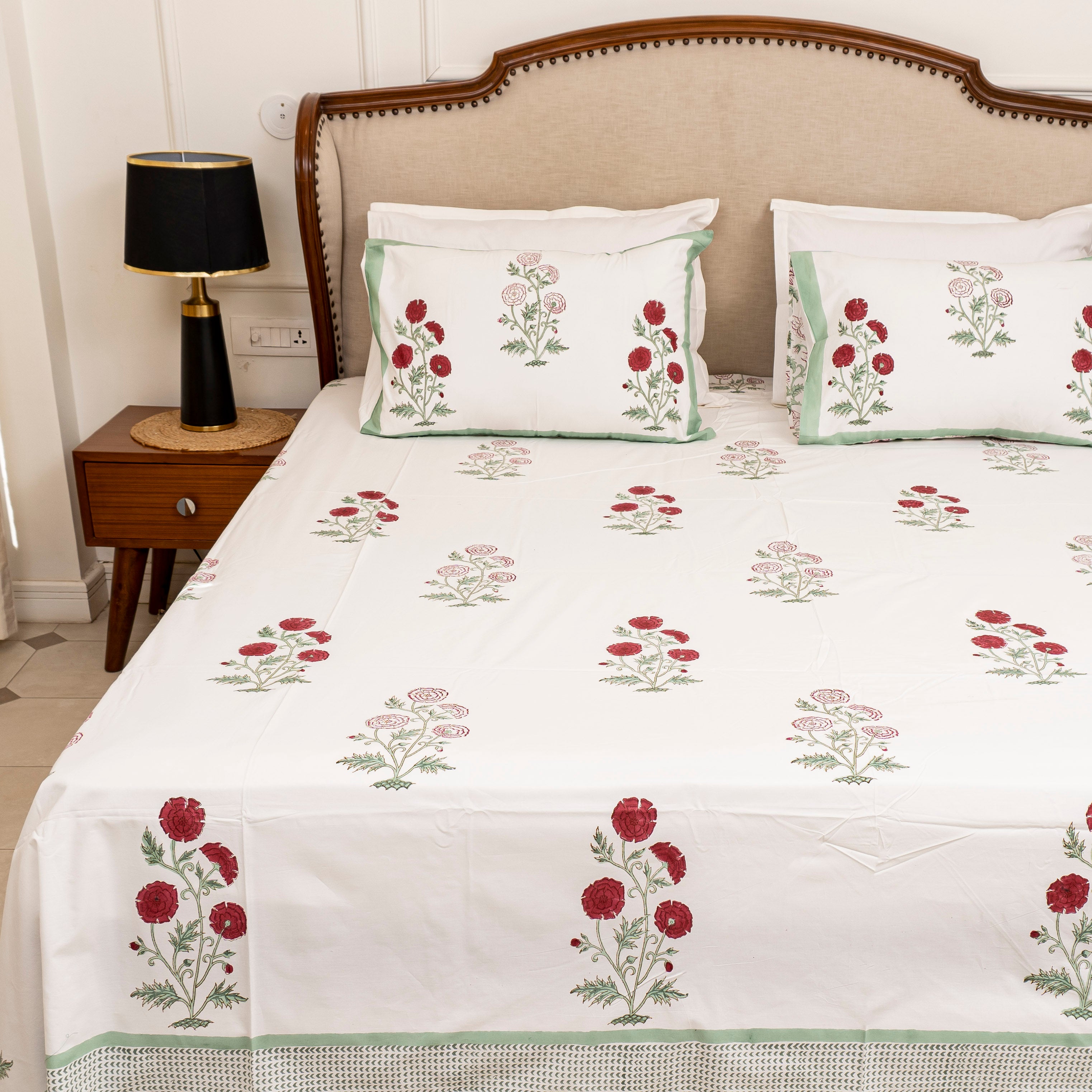 Rosa Berry Bedsheet with two Pillow Covers