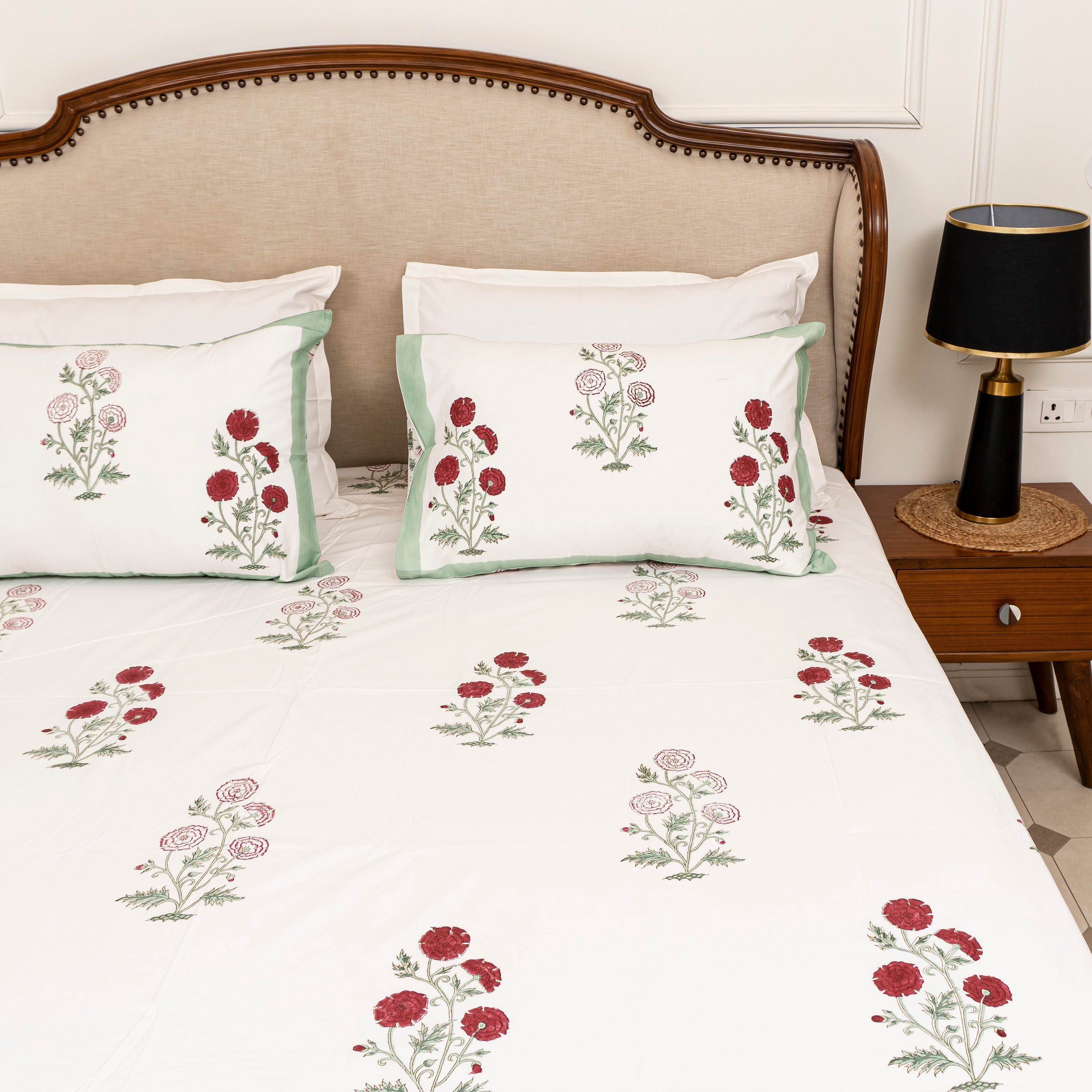 Rosa Berry Bedsheet with two Pillow Covers