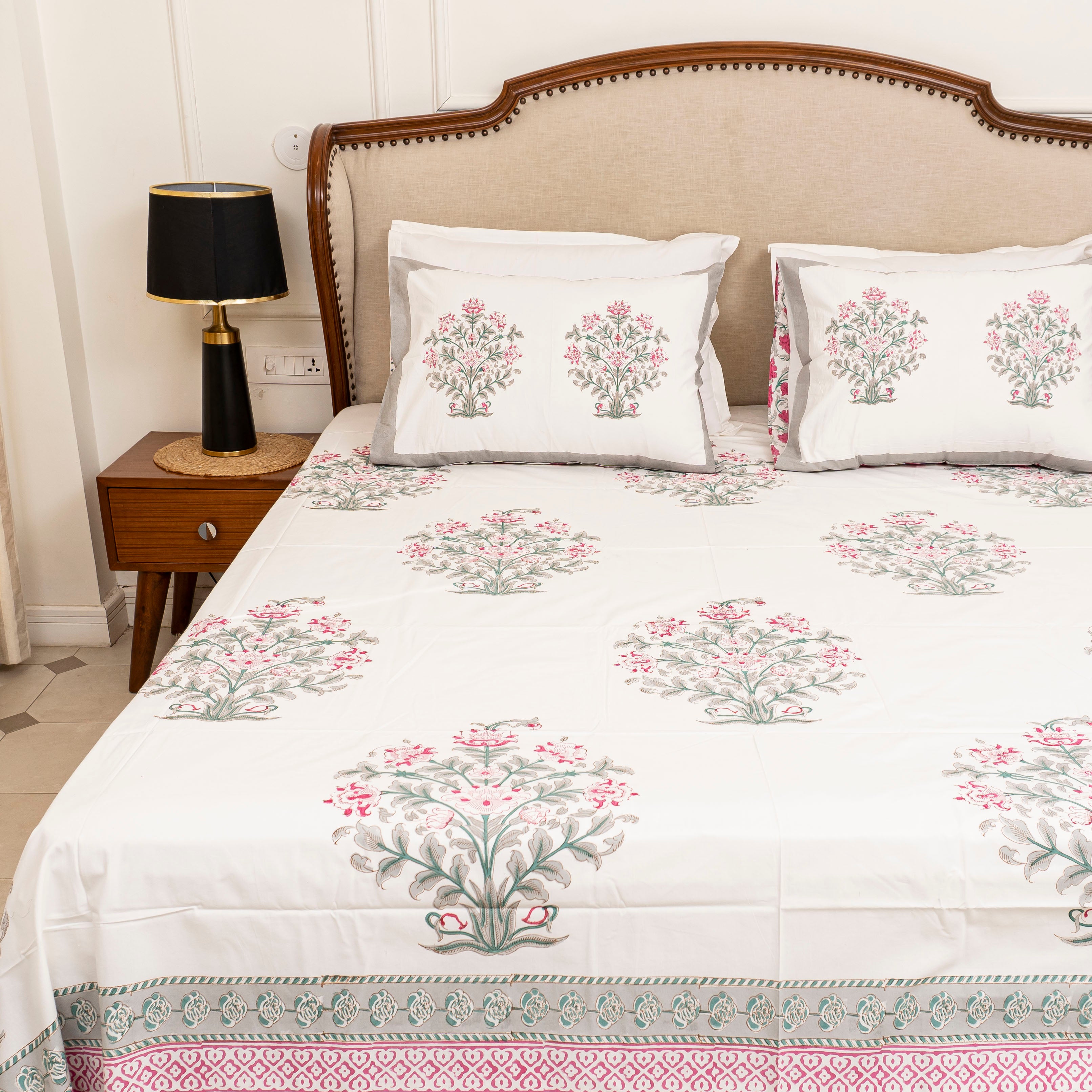 Magnolias Bedsheet with two Pillow Covers