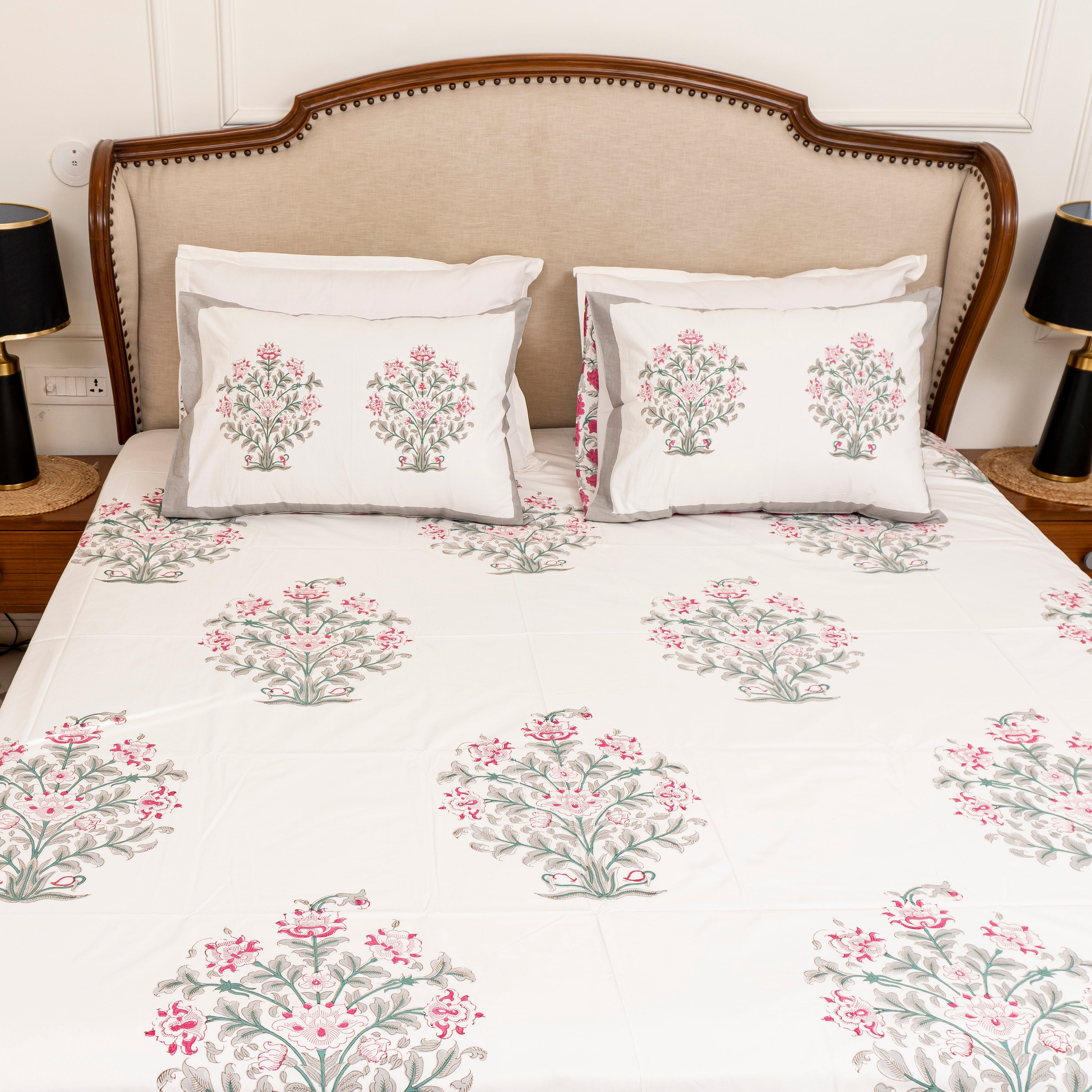 Magnolias Bedsheet with two Pillow Covers