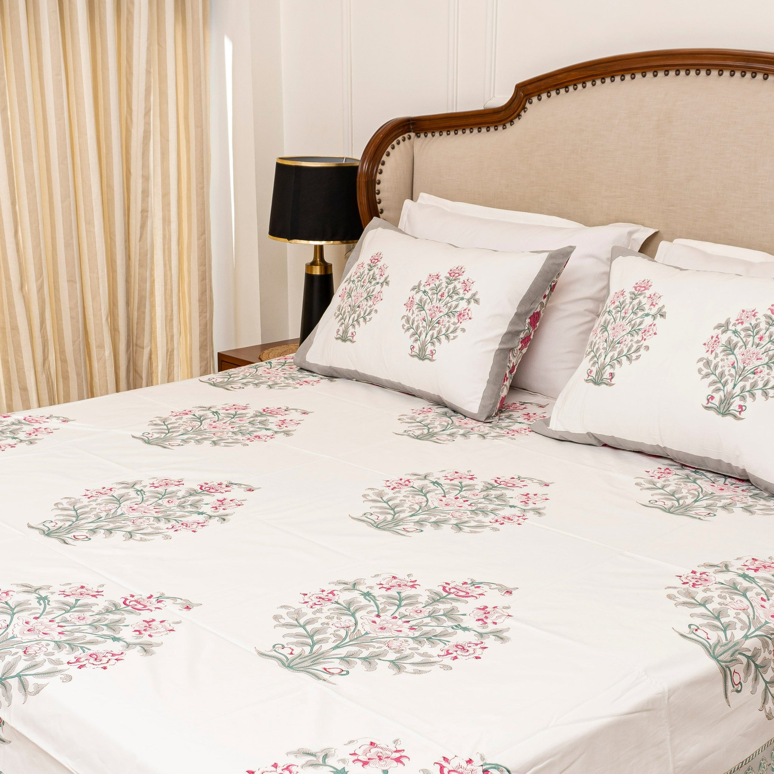 Magnolias Bedsheet with two Pillow Covers