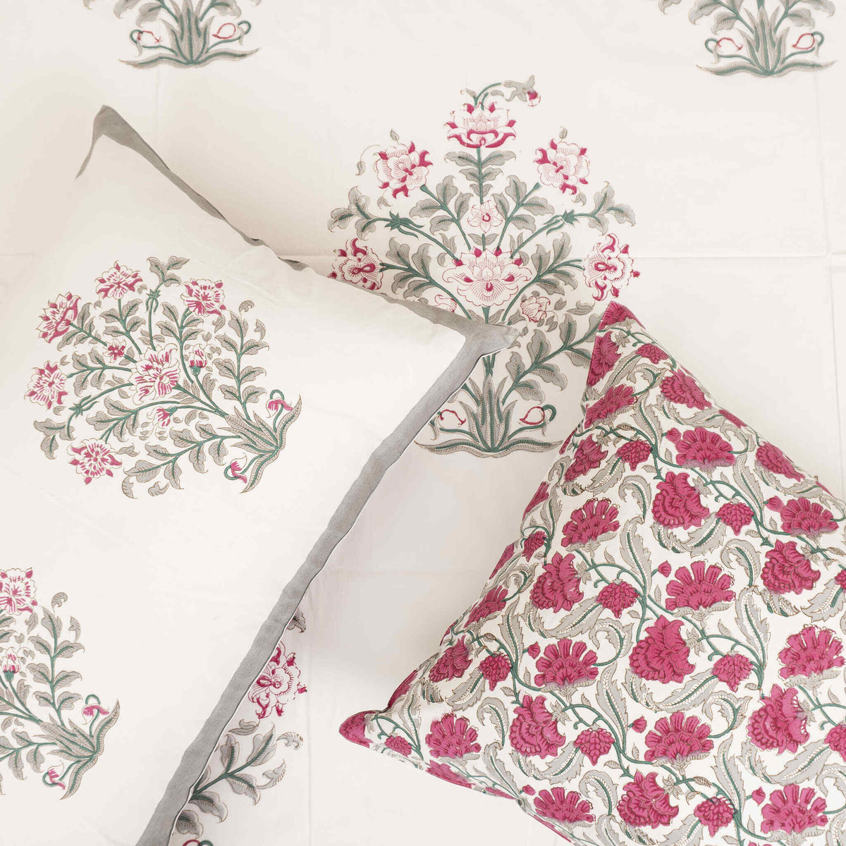 Magnolias Bedsheet with two Pillow Covers