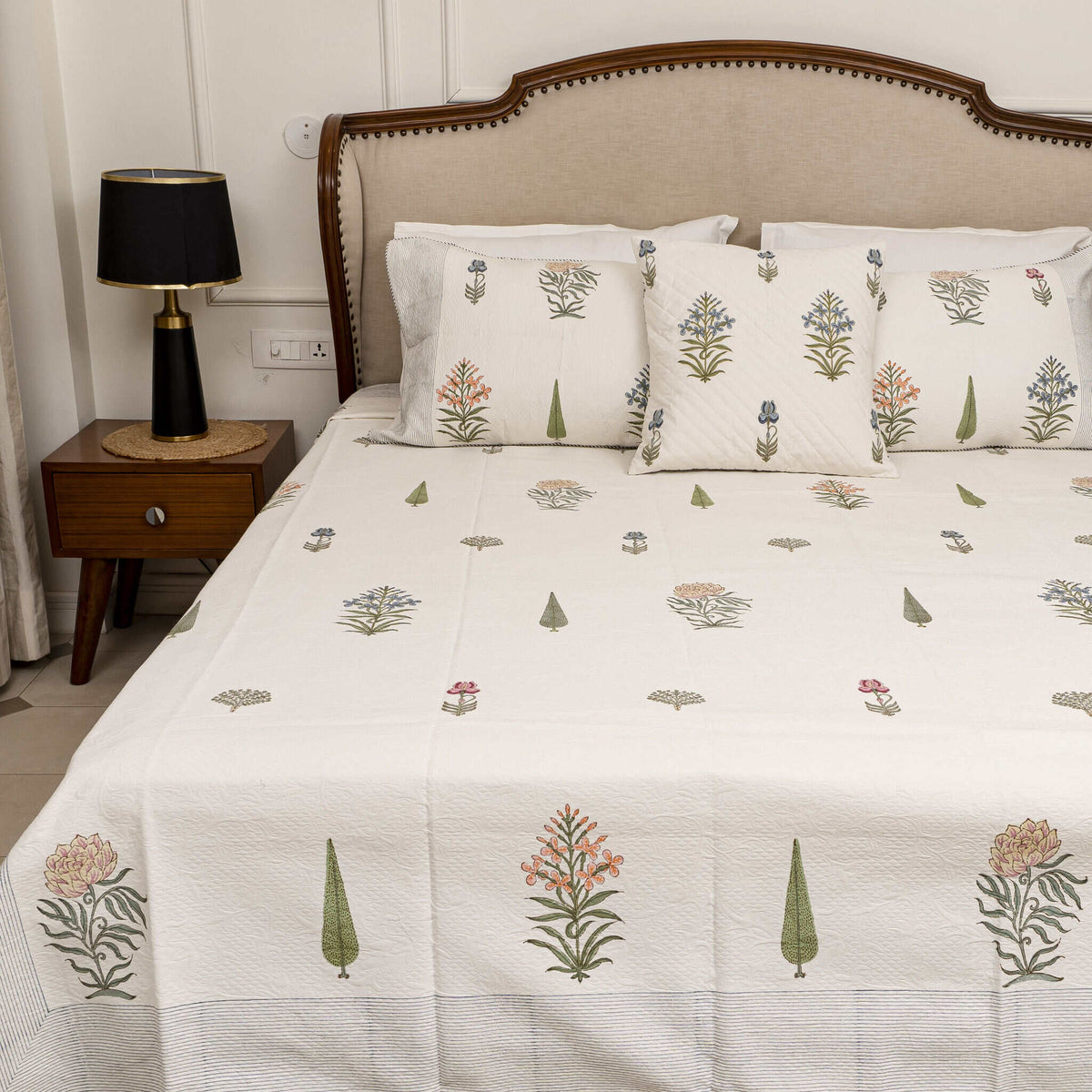 Fulwari Pique / Jacquard Bed Cover with Pillow Cases