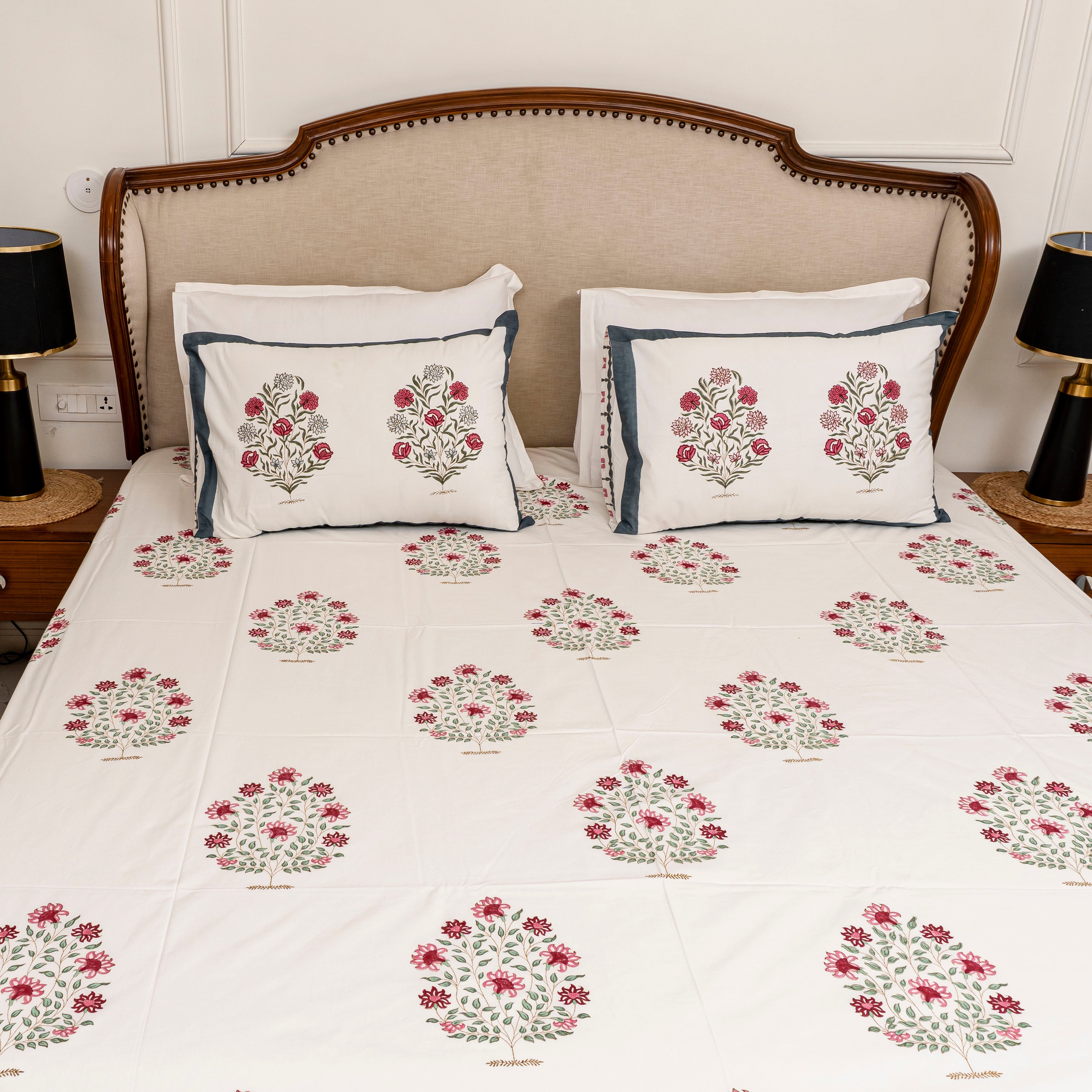 Gulbahaar Bedsheet with two Pillow Covers