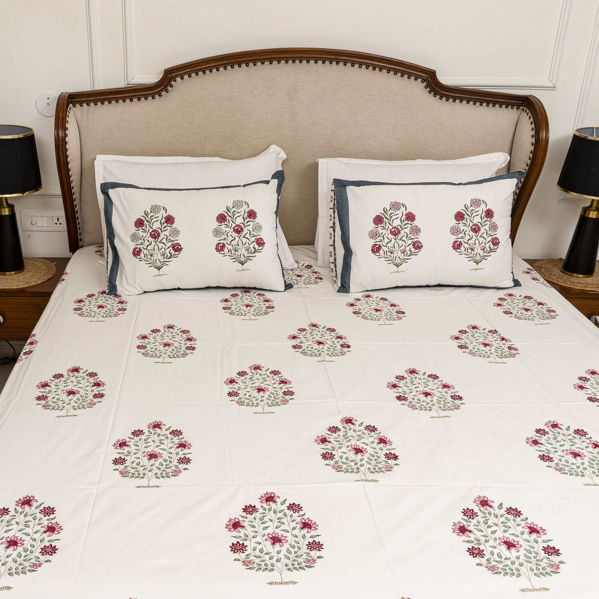 Gulbahaar Bedsheet with two Pillow Covers