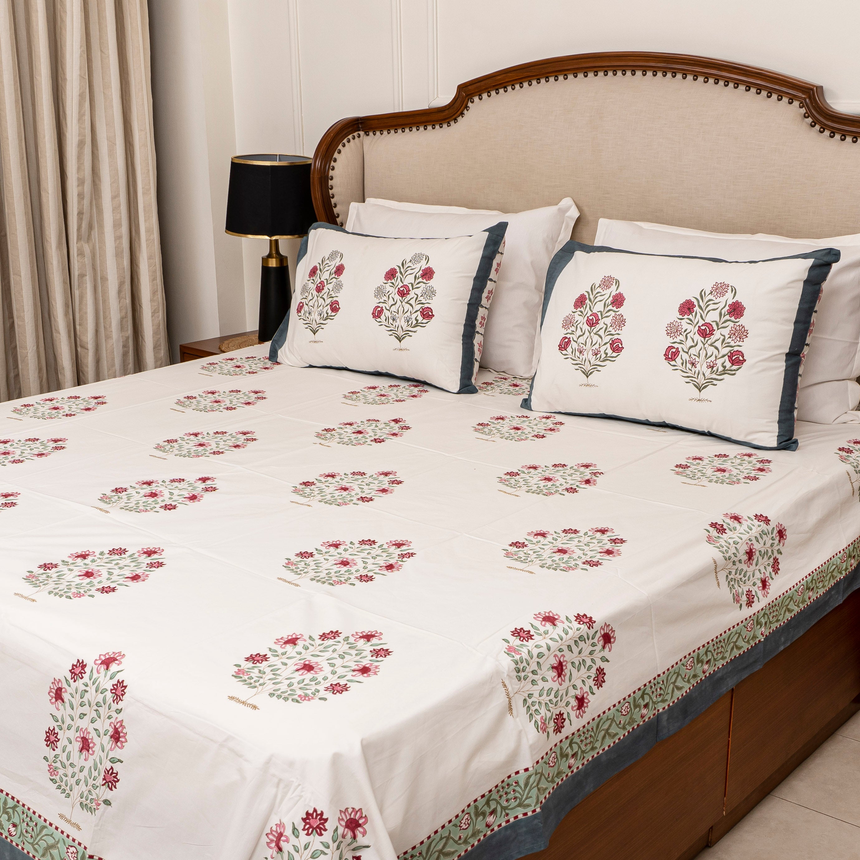 Gulbahaar Bedsheet with two Pillow Covers