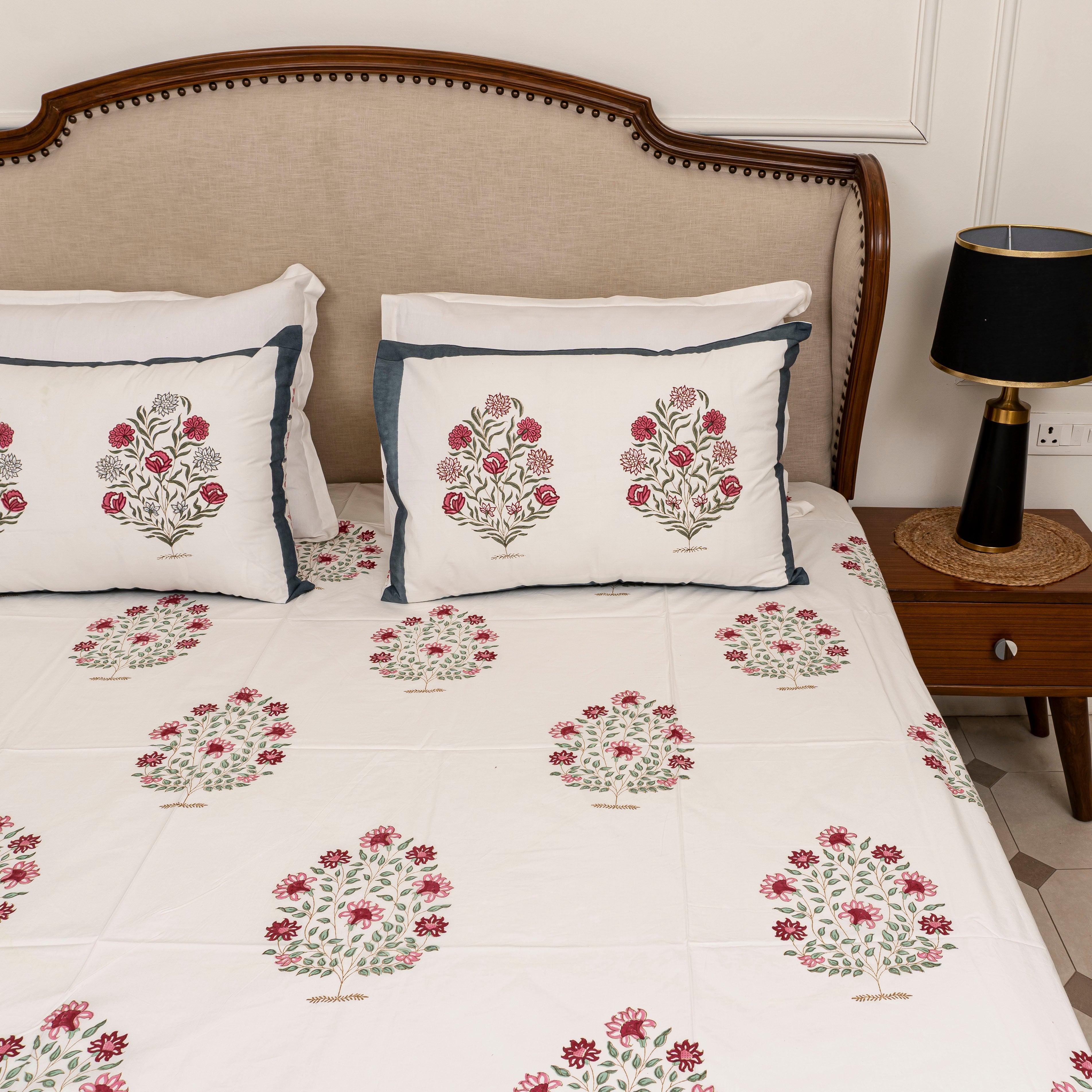 Gulbahaar Bedsheet with two Pillow Covers