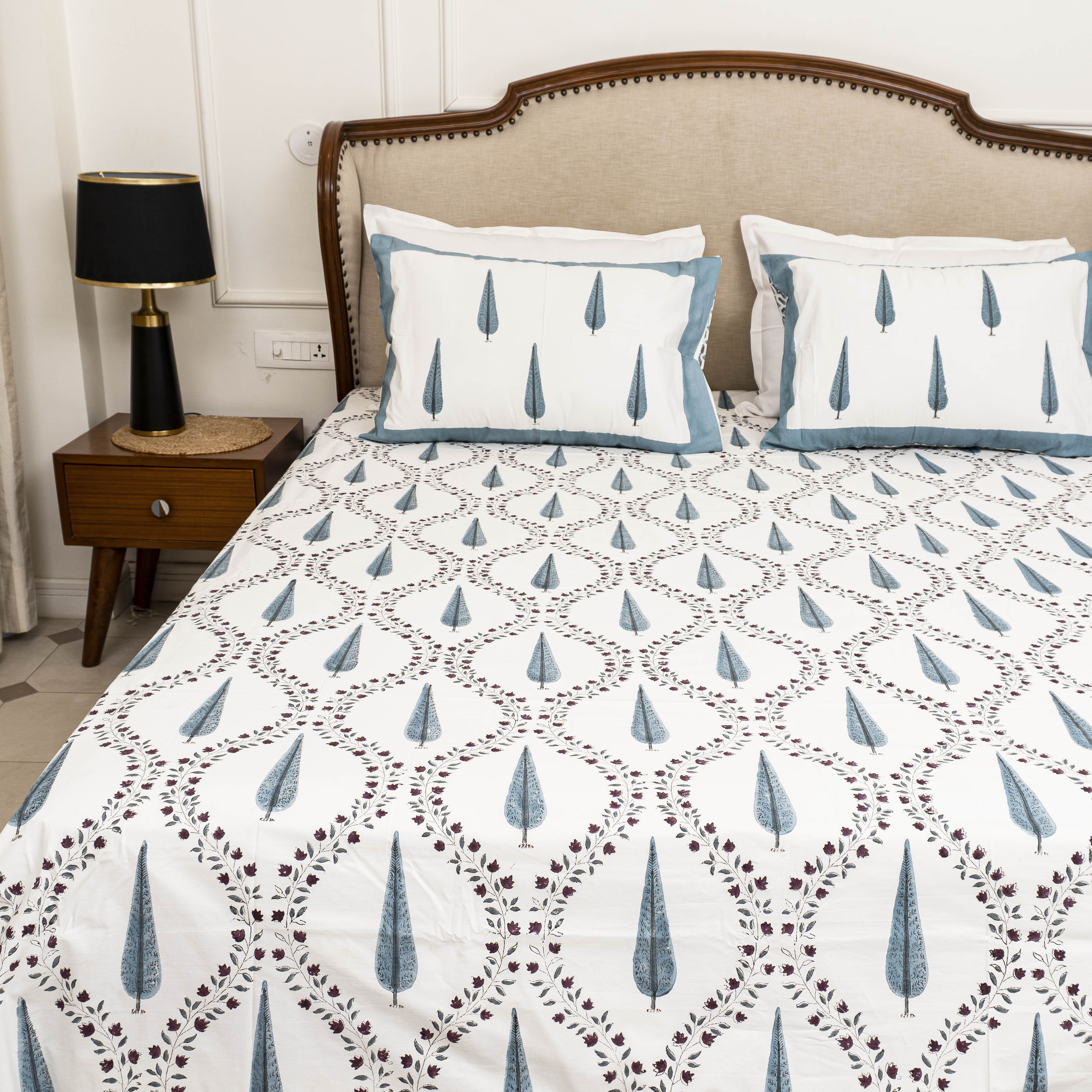 Zenia Jaal Bedsheet with two Pillow Covers