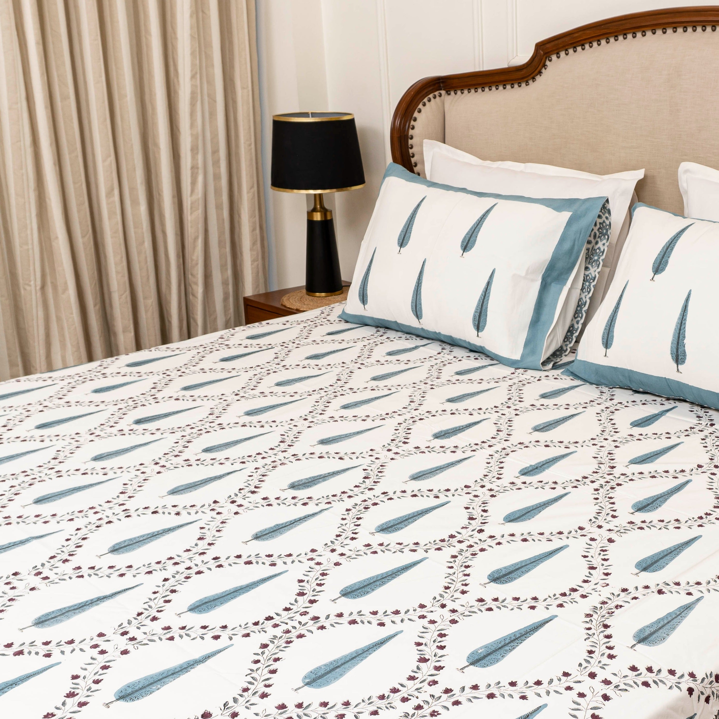 Zenia Jaal Bedsheet with two Pillow Covers