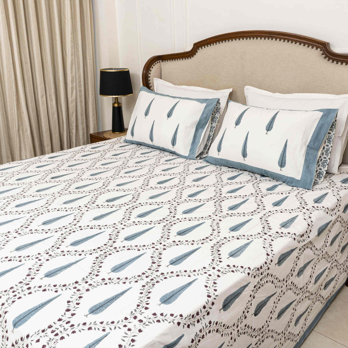 Zenia Jaal Bedsheet with two Pillow Covers