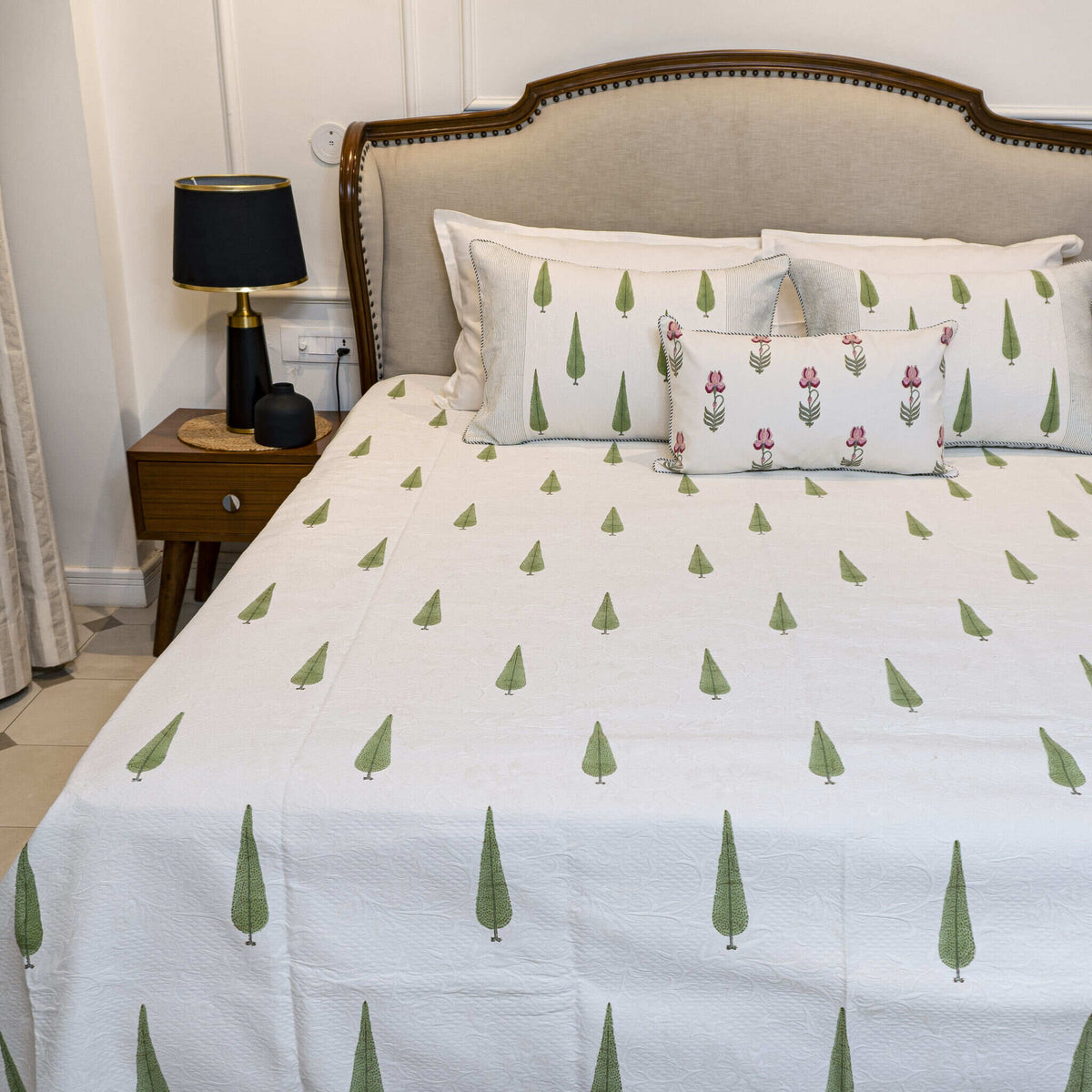 Green Cypress Pique / Jacquard Bed Cover with Pillow Cases