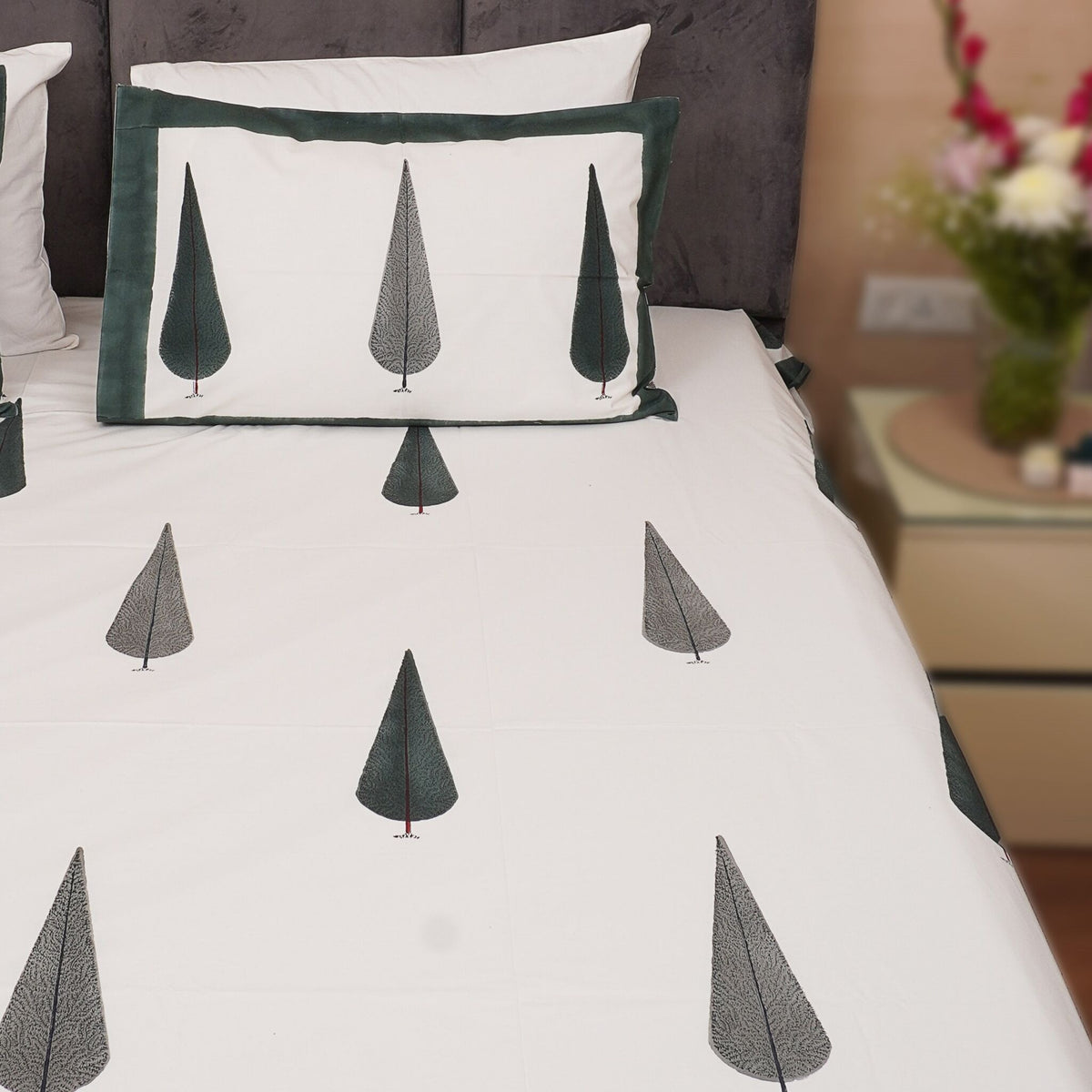 Le Cyprès Green Bedsheet with two Pillow Covers