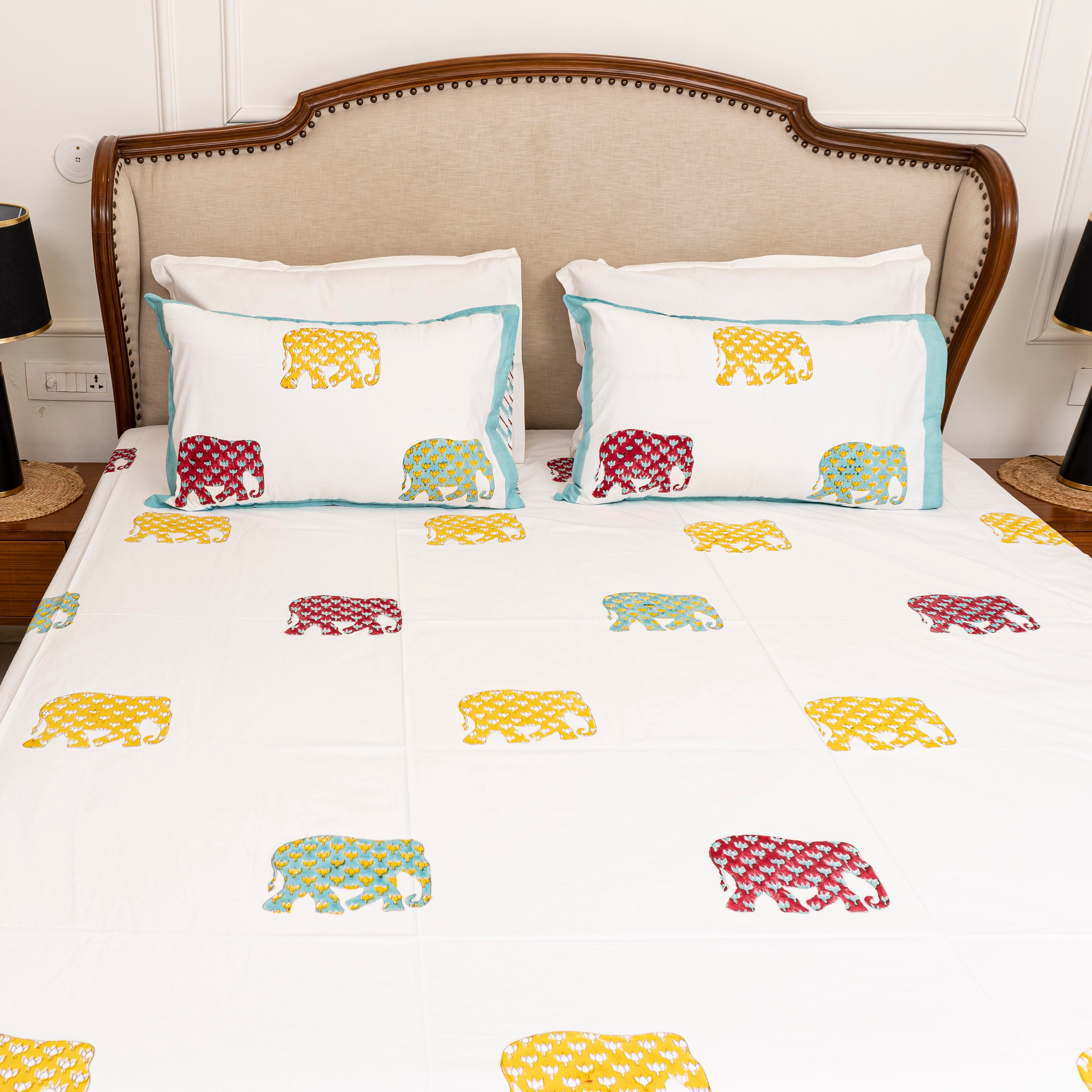 Rangeen Gaja Bedsheet with two Pillow Covers