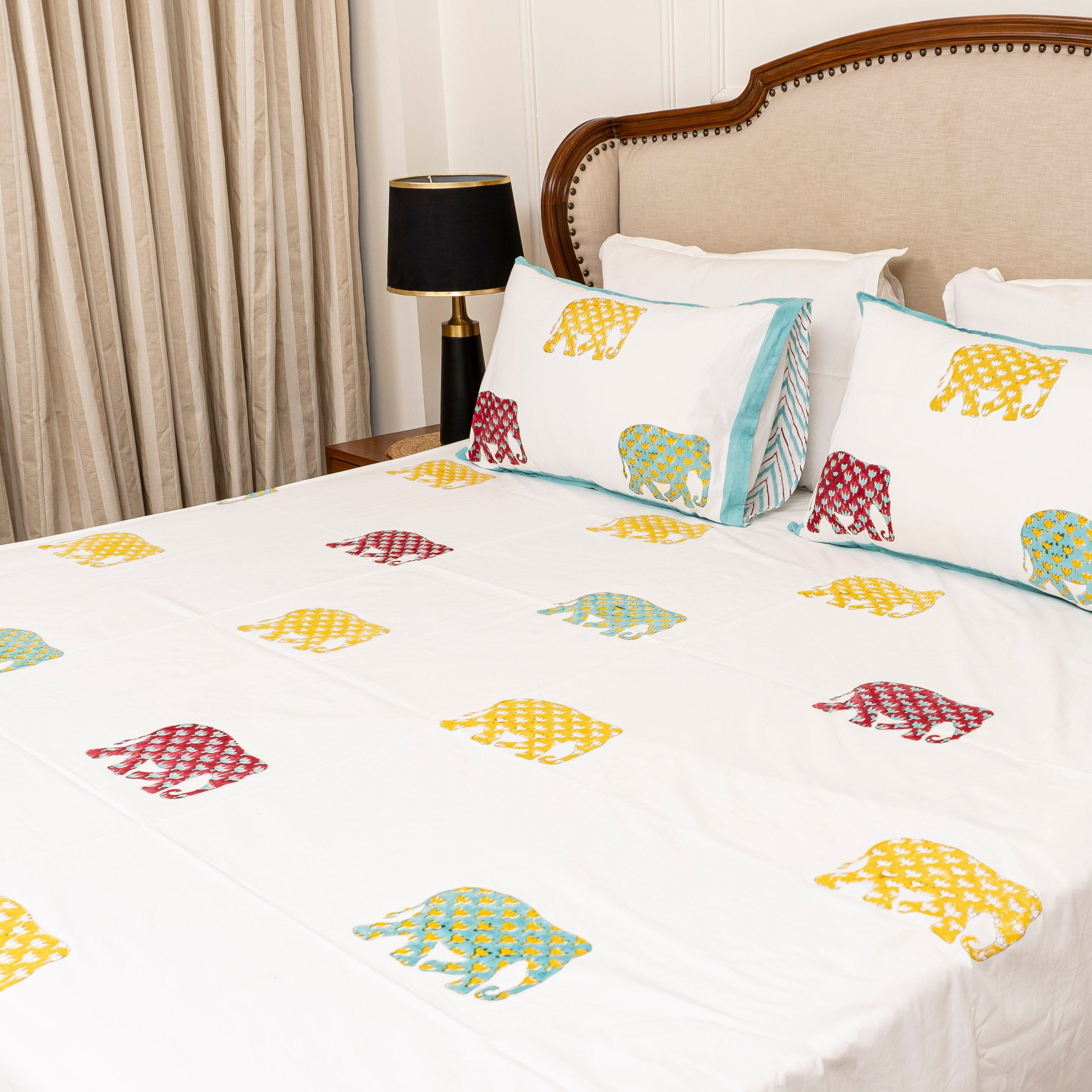 Rangeen Gaja Bedsheet with two Pillow Covers