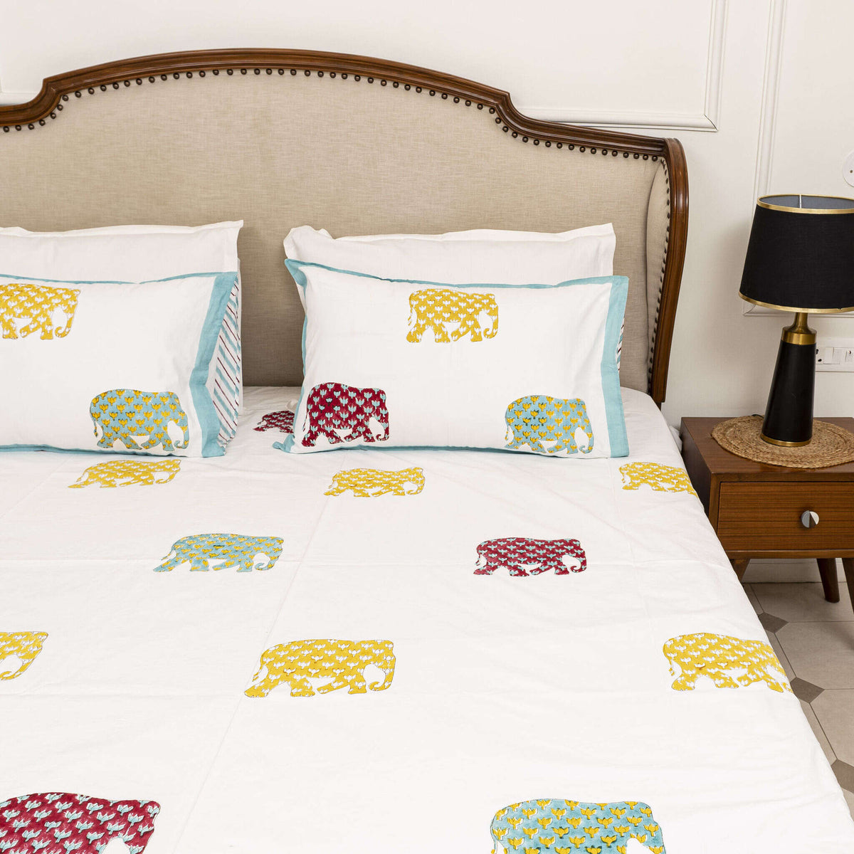 Rangeen Gaja Bedsheet with two Pillow Covers