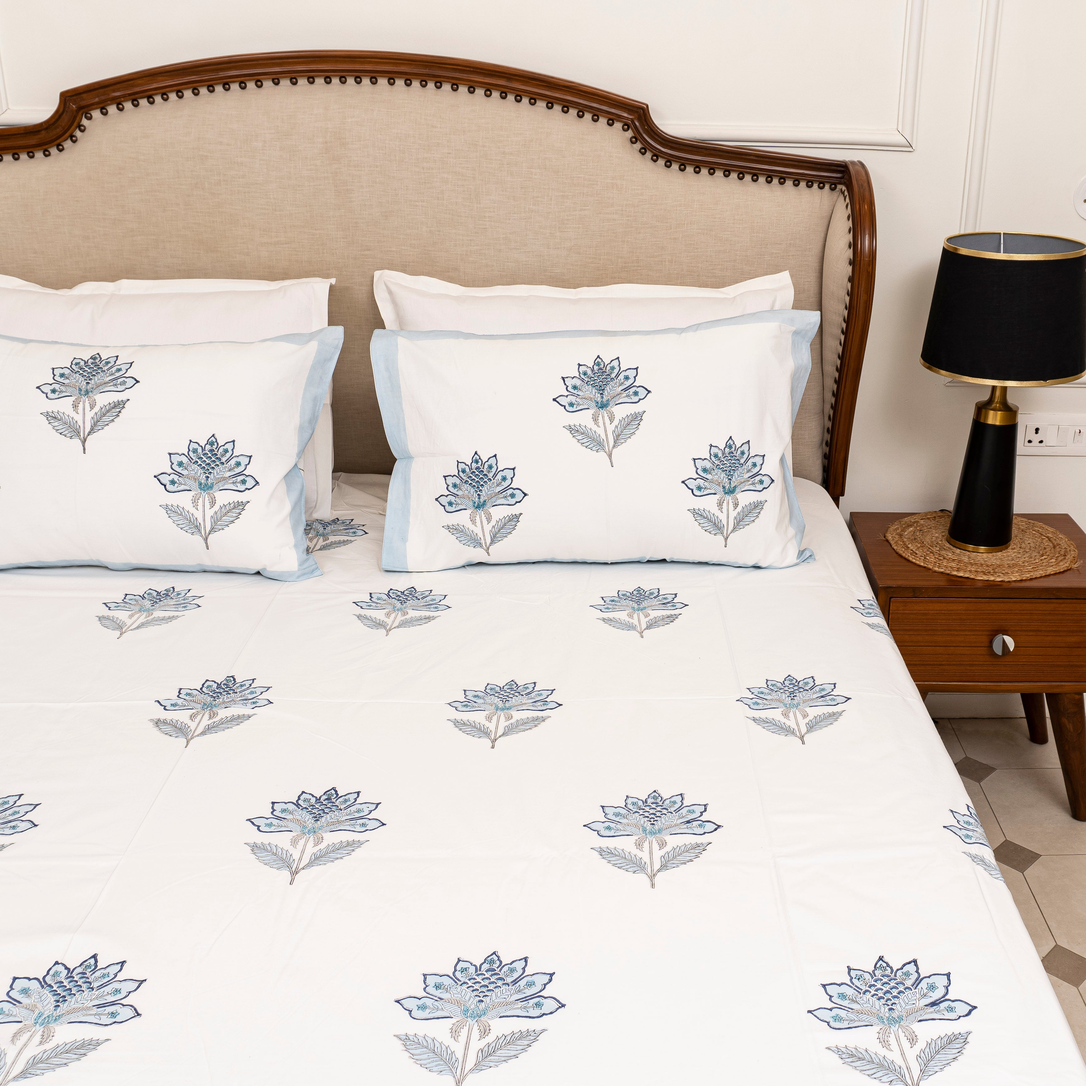 Holy Leaves Bedsheet with two Pillow Covers