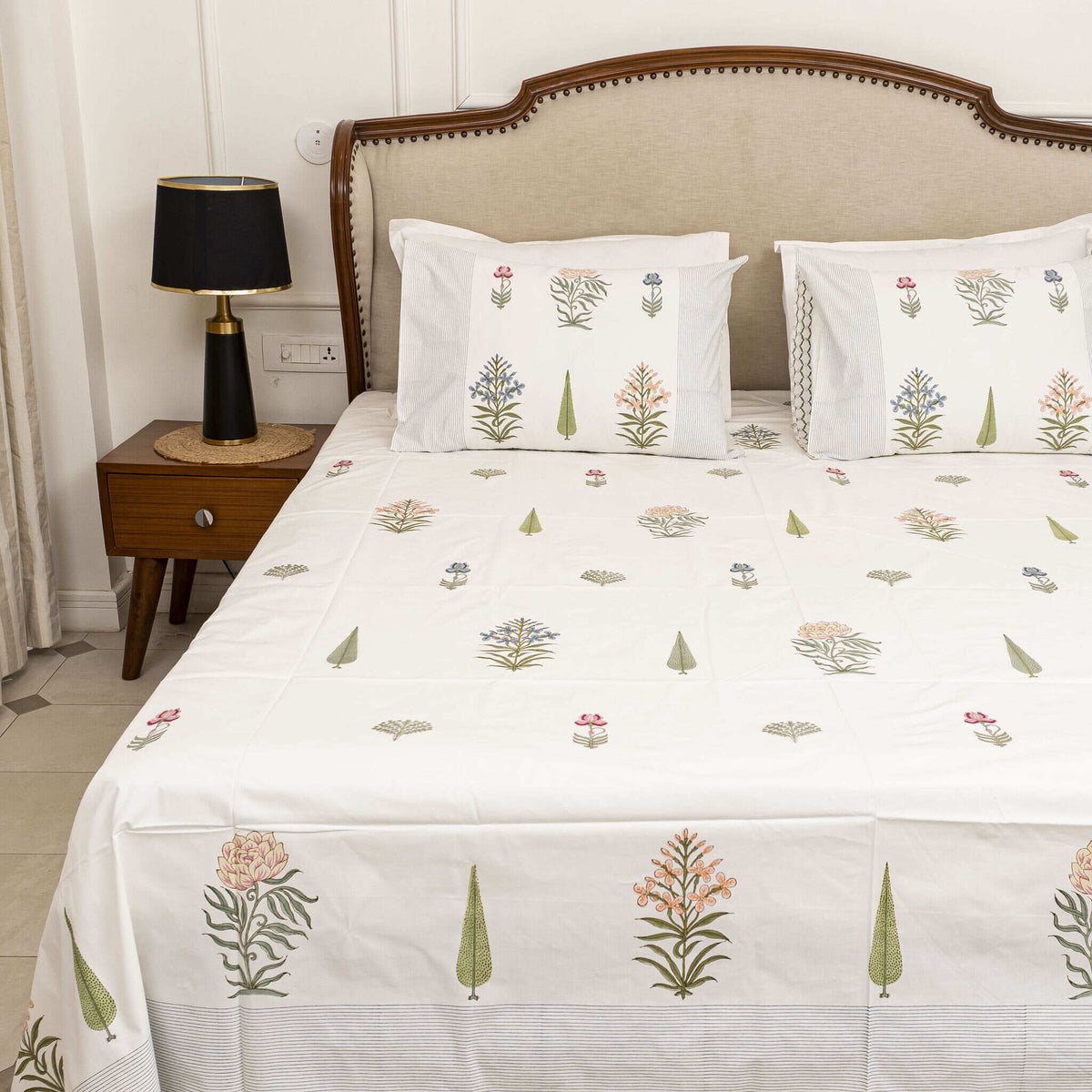 Fulwari Bedsheet with two Pillow Covers