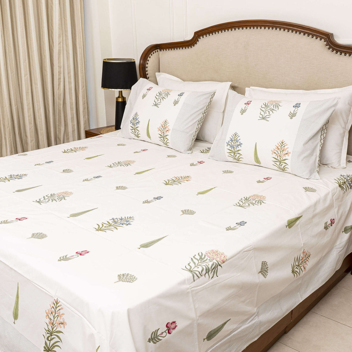 Fulwari Bedsheet with two Pillow Covers