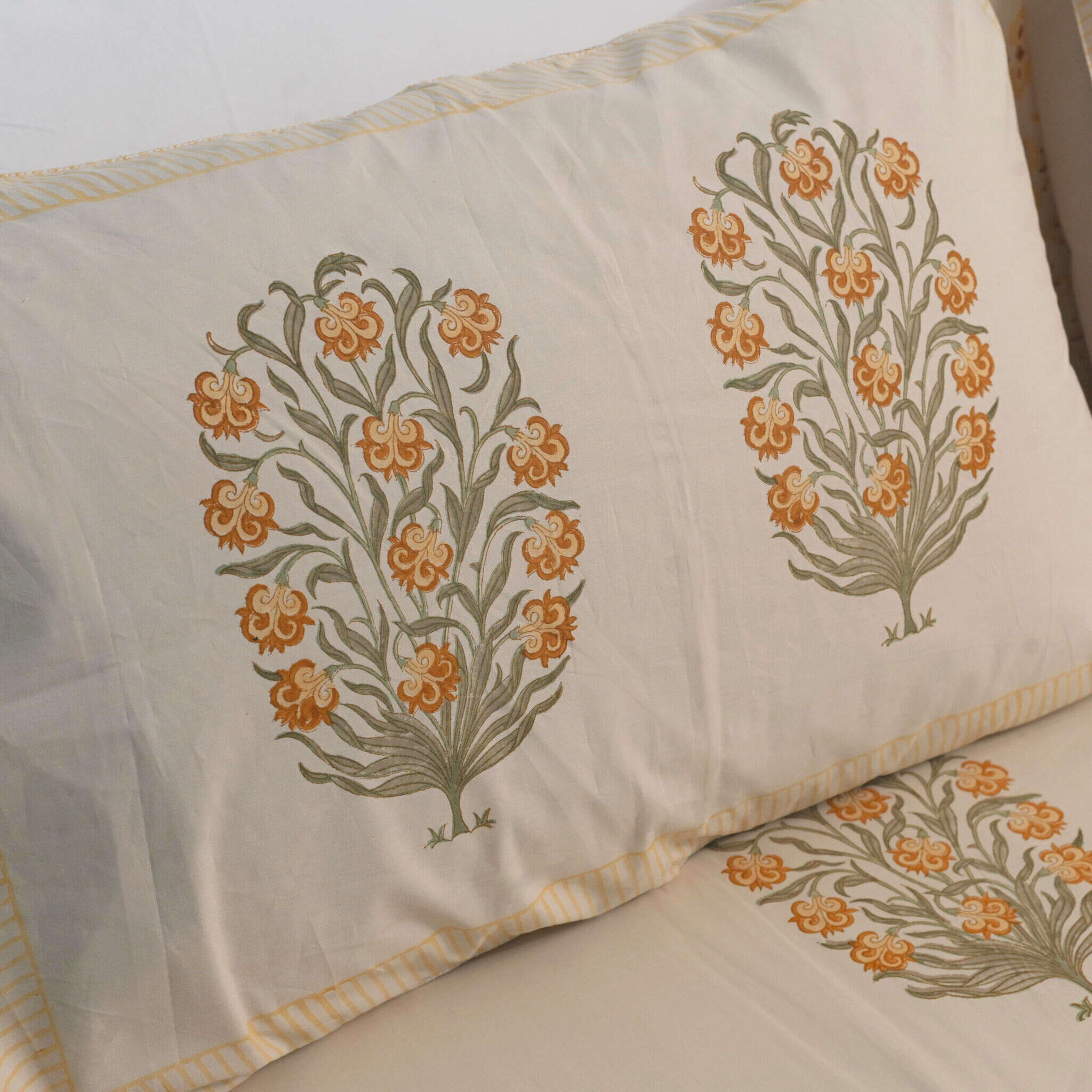 Tangerine Fruit Bedsheet with two Pillow Covers