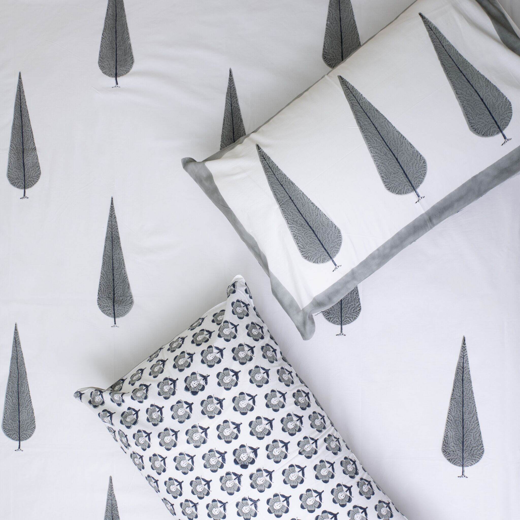 Le Cyprès Grey Bedsheet with two Pillow Covers