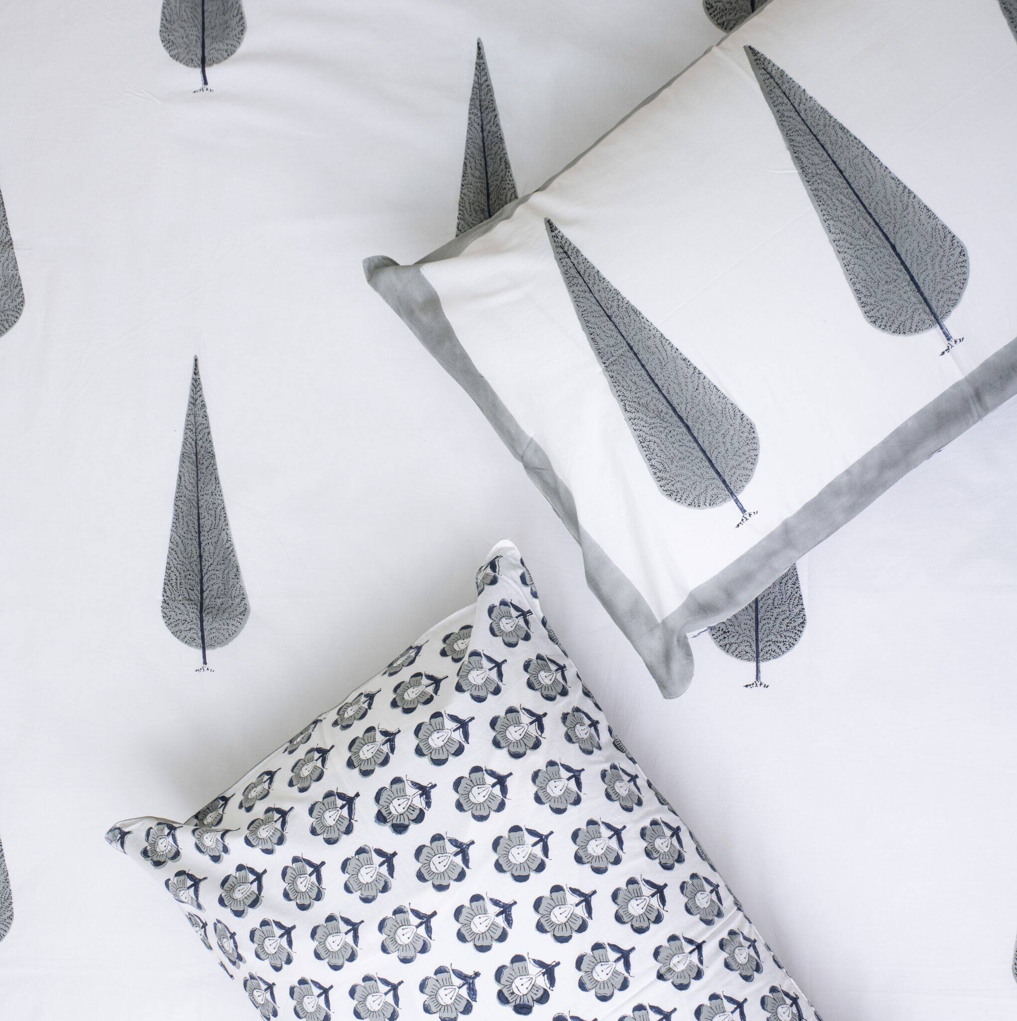 Le Cyprès Grey Bedsheet with two Pillow Covers