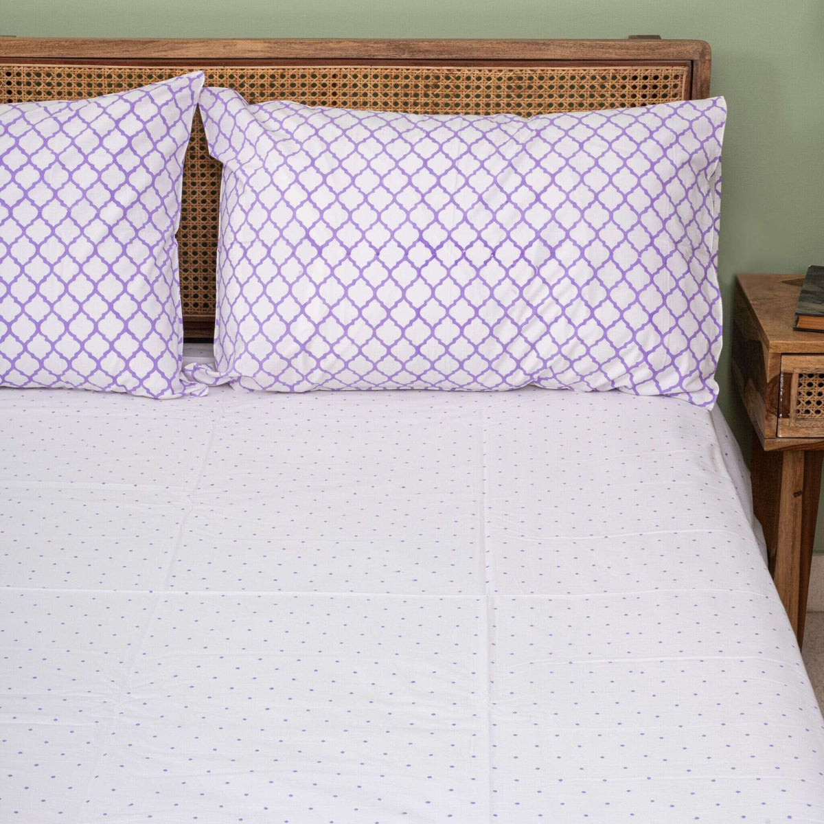 Pearl Polka Bedsheet with two Pillow Covers