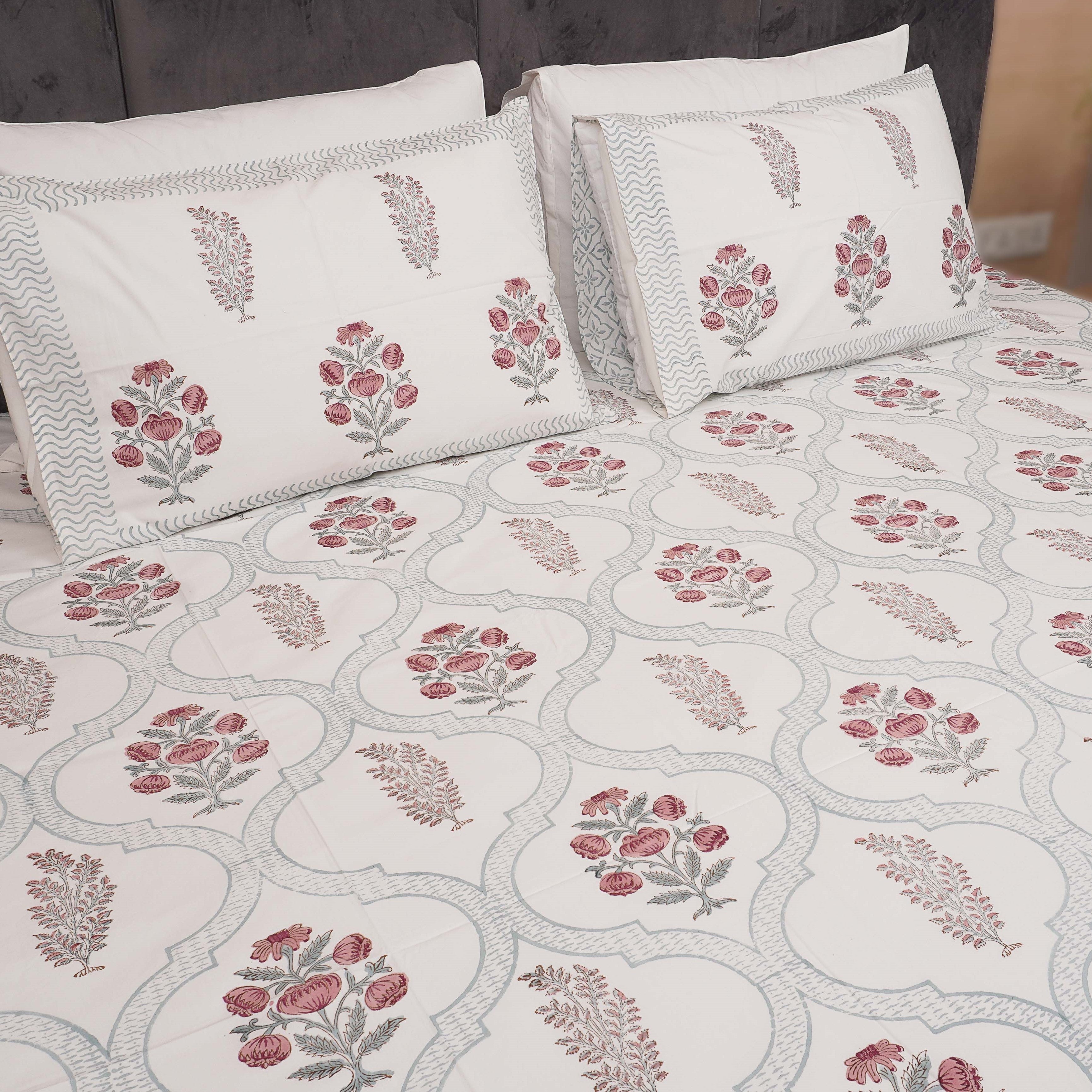 LaBelle - Red Bedsheet with two Pillow Covers