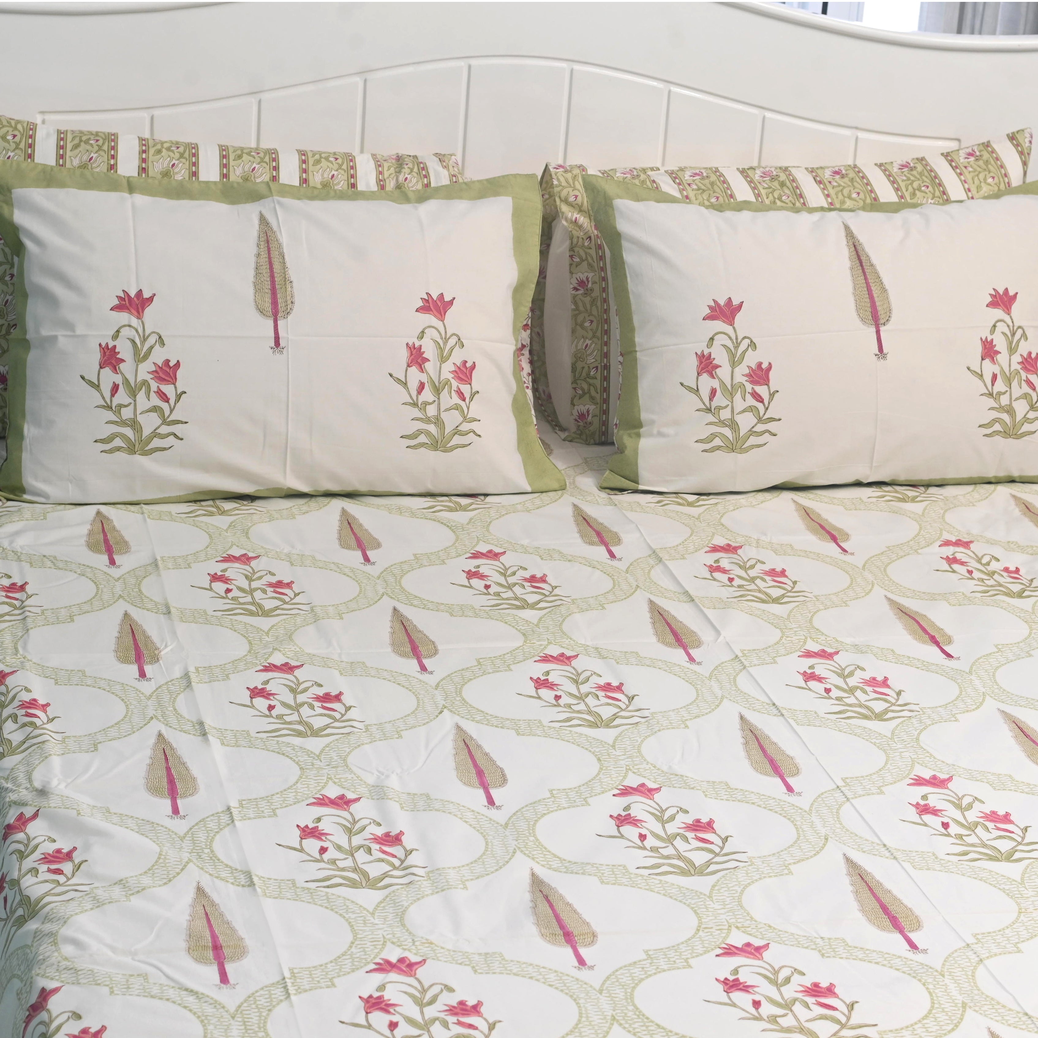 Noor-e-Jahan Bedsheet with Two Pillow Covers