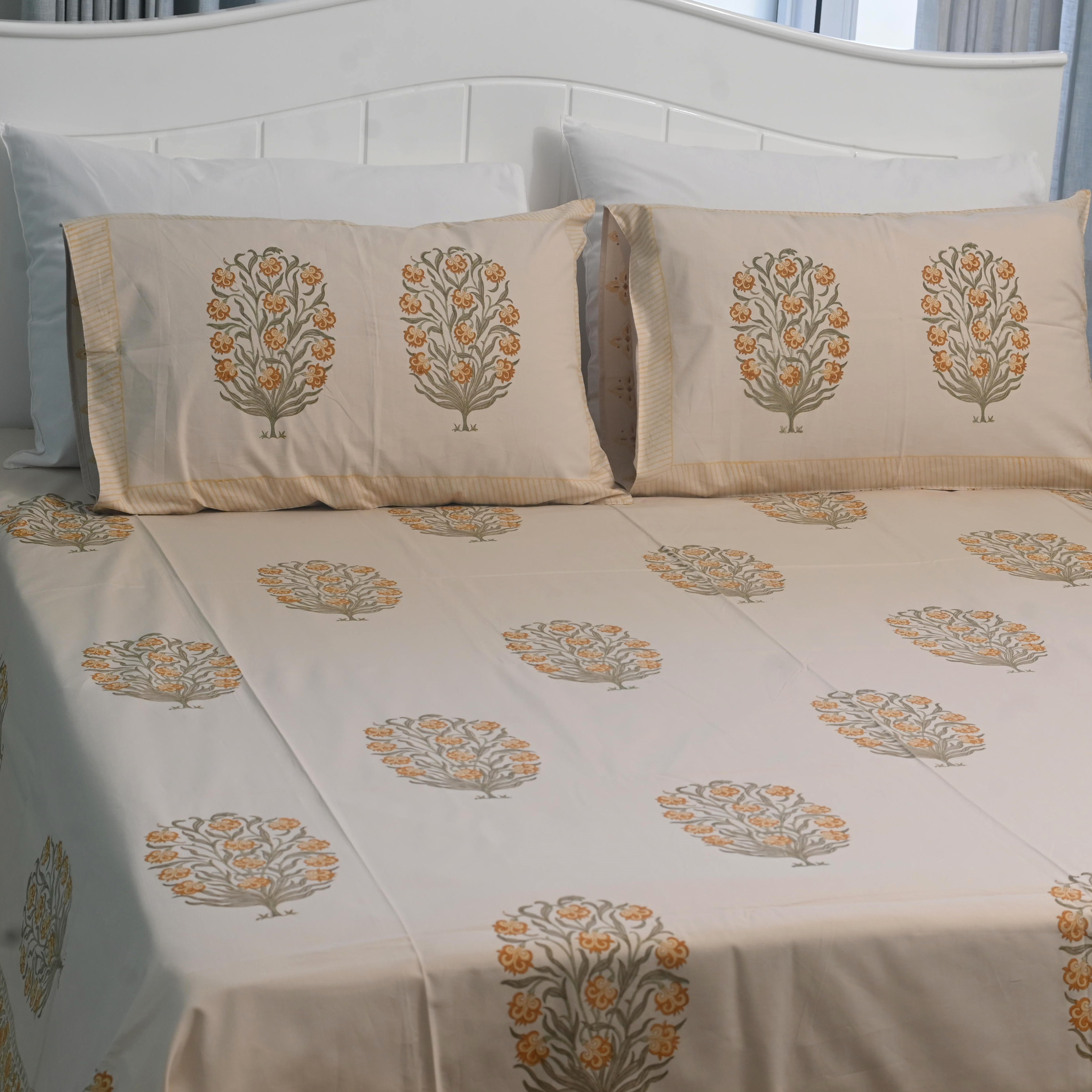 Tangerine Fruit Bedsheet with two Pillow Covers